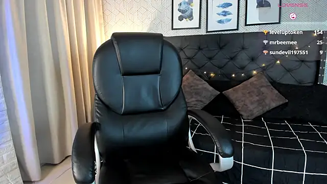 Snapshot of sophie__blare chatting on 02.10.26 sophie blare online show from 02.10.26