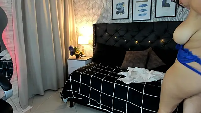 Snapshot of sophie__blare chatting on 02.13.26 sophie blare online show from 02.13.26