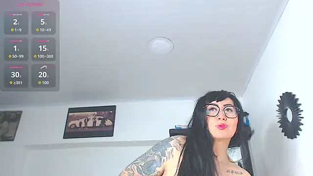 Snapshot of Vicky_hotmilf chatting on 06.10.26 Vicky hotmilf online show from 06.10.26