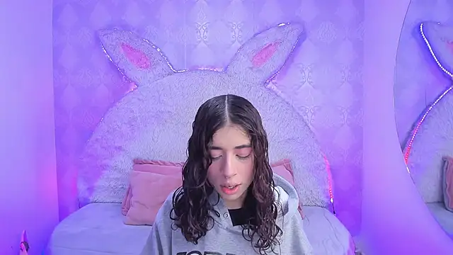 Snapshot of Gaby_louse chatting on 04.08.26 Gaby louse online show from 04.08.26