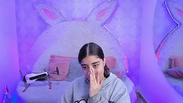 Snapshot of Gaby_louse chatting on 04.11.26 Gaby louse online show from 04.11.26