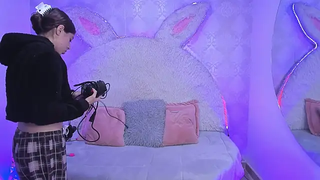 Snapshot of Gaby_louse chatting on 04.15.26 Gaby louse online show from 04.15.26