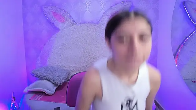 Snapshot of Gaby_louse chatting on 04.15.26 Gaby louse online show from 04.15.26