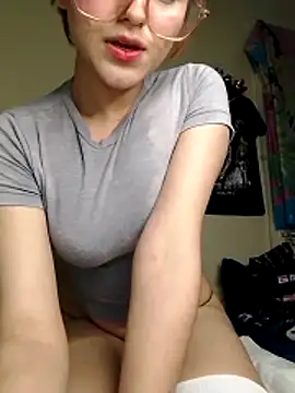 Snapshot of elizabeth05 chatting on 10.19.25 elizabeth05 online show from 10.19.25