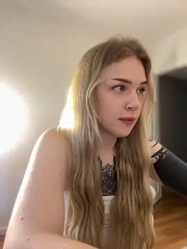 Snapshot of elliss_ chatting on 09.09.25 elliss  online show from 09.09.25