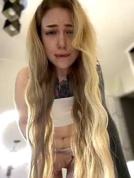 Snapshot of elliss_ chatting on 09.11.25 elliss  online show from 09.11.25