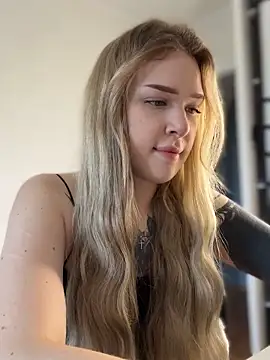 Snapshot of elliss_ chatting on 09.17.25 elliss  online show from 09.17.25