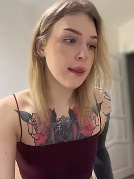 Snapshot of elliss_ chatting on 10.09.25 elliss  online show from 10.09.25