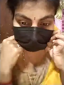 Snapshot of Nithiila chatting on 09.26.25 Nithiila online show from 09.26.25