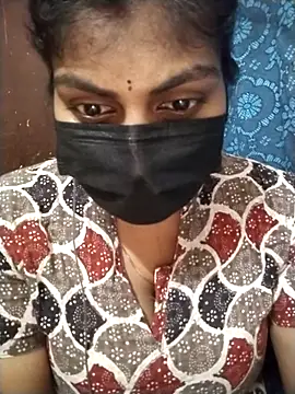 Snapshot of Nithiila chatting on 10.07.25 Nithiila online show from 10.07.25