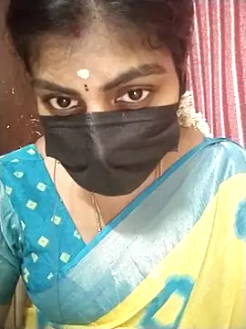 Snapshot of Nithiila chatting on 10.17.25 Nithiila online show from 10.17.25