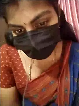 Snapshot of Nithiila chatting on 10.18.25 Nithiila online show from 10.18.25