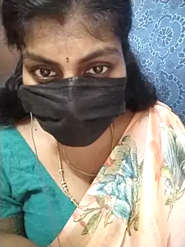 Snapshot of Nithiila chatting on 10.27.25 Nithiila online show from 10.27.25