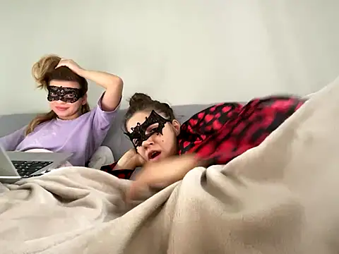 fluff twinss online show from 10.16.25