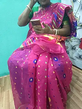 Snapshot of desi_boudi87 chatting on 10.11.25 desi boudi87 online show from 10.11.25