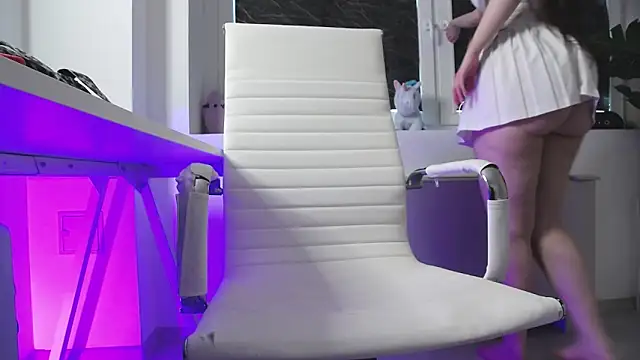 LeiaCrane online show from 04.08.26