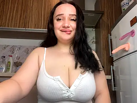 Snapshot of curvybombb chatting on 10.12.25 curvybombb online show from 10.12.25