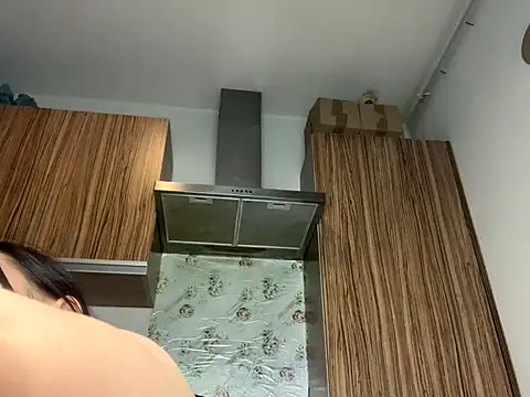 Snapshot of curvybombb chatting on 11.05.25 curvybombb online show from 11.05.25