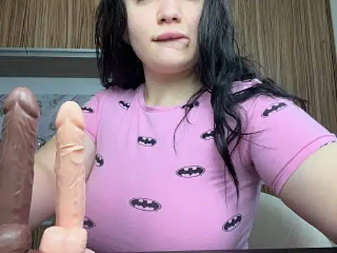 Snapshot of curvybombb chatting on 11.09.25 curvybombb online show from 11.09.25