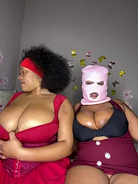 JuicyMellow21 online show from 04.12.26