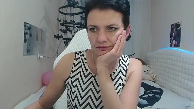 AvaSaturnian online show from 10.24.25