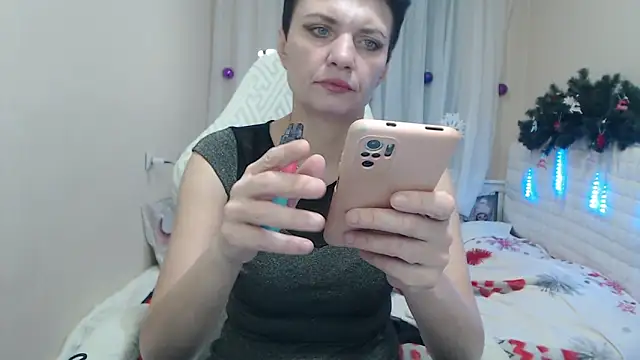 AvaSaturnian online show from 12.14.25