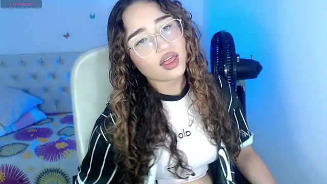 Snapshot of sasha_17_ chatting on 09.15.25 sasha 17  online show from 09.15.25