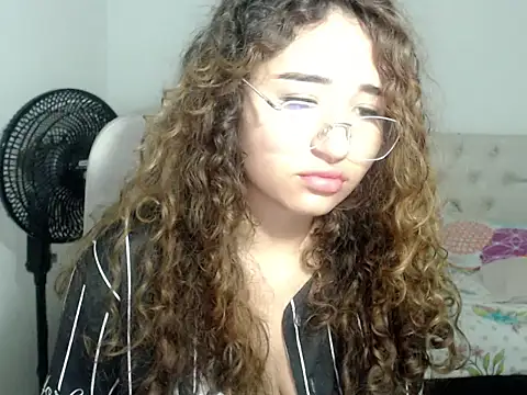 Snapshot of sasha_17_ chatting on 10.07.25 sasha 17  online show from 10.07.25