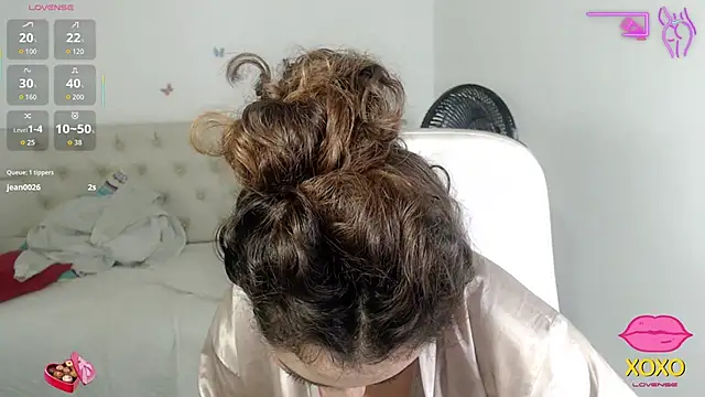 Snapshot of sasha_17_ chatting on 10.23.25 sasha 17  online show from 10.23.25
