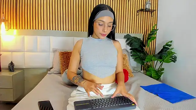 Roseaurora online show from 10.02.25