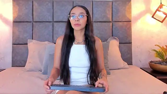 Roseaurora online show from 04.12.26