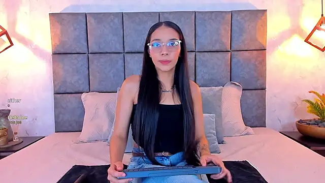 Snapshot of Roseaurora chatting on 04.17.26 Roseaurora online show from 04.17.26
