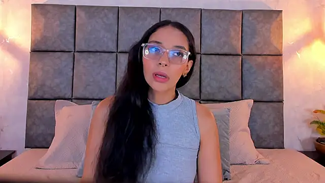 Snapshot of Roseaurora chatting on 05.22.26 Roseaurora online show from 05.22.26