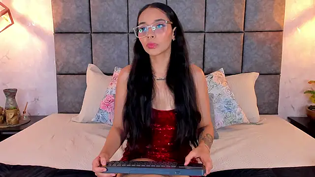 Snapshot of Roseaurora chatting on 05.25.26 Roseaurora online show from 05.25.26