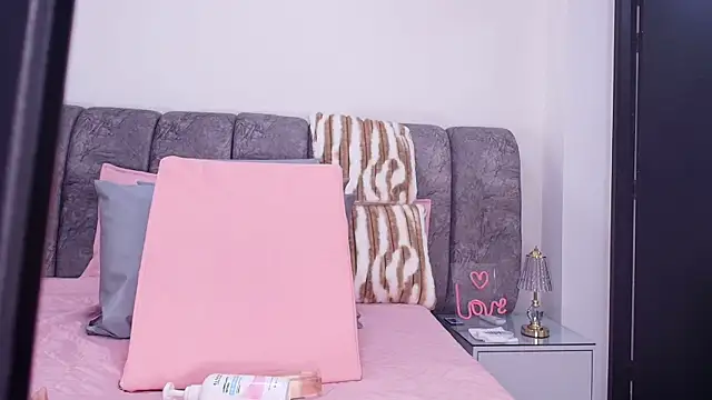 sweegirl69 online show from 11.18.25