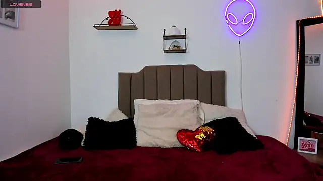 Snapshot of Elisabeth_swan chatting on 09.20.25 Elisabeth swan online show from 09.20.25