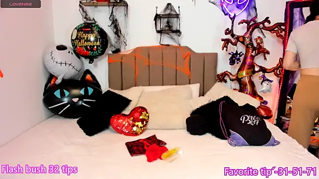 Snapshot of Elisabeth_swan chatting on 10.19.25 Elisabeth swan online show from 10.19.25