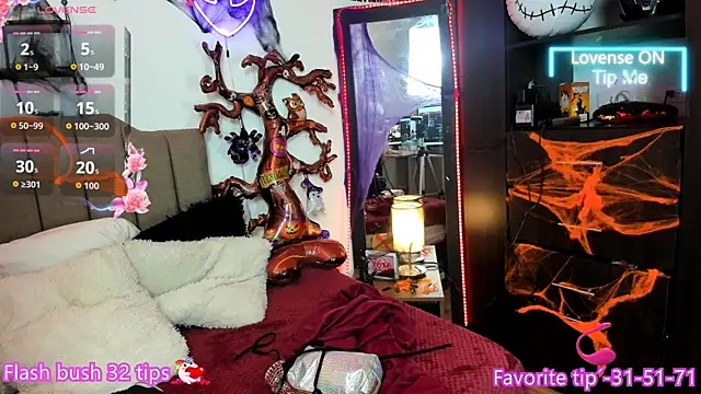 Snapshot of Elisabeth_swan chatting on 10.23.25 Elisabeth swan online show from 10.23.25