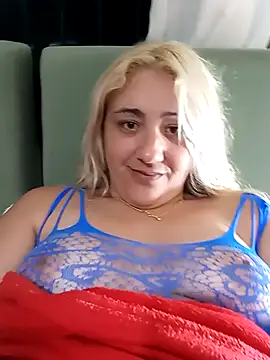 Snapshot of Melissamelzinha38 chatting on 10.10.25 Melissamelzinha38 online show from 10.10.25