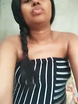 Snapshot of julietta1453 chatting on 12.16.25 julietta1453 online show from 12.16.25