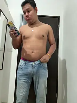 Snapshot of Danimiles chatting on 02.11.26 Danimiles online show from 02.11.26