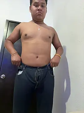 Snapshot of Danimiles chatting on 02.16.26 Danimiles online show from 02.16.26