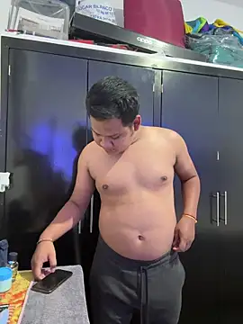 Snapshot of Danimiles chatting on 02.20.26 Danimiles online show from 02.20.26