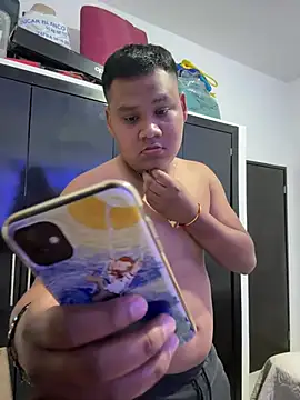 Snapshot of Danimiles chatting on 02.21.26 Danimiles online show from 02.21.26