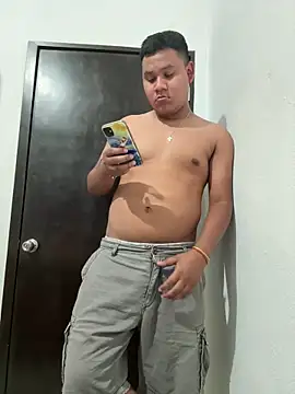 Snapshot of Danimiles chatting on 03.04.26 Danimiles online show from 03.04.26