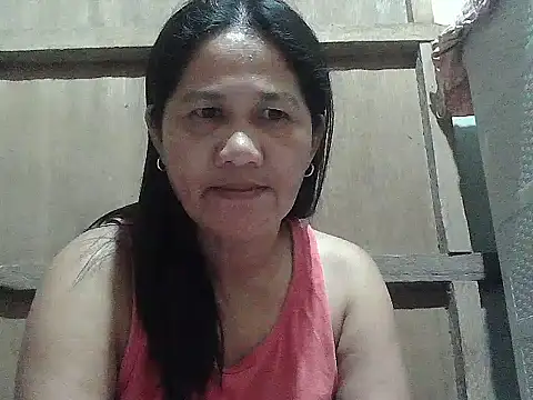 Snapshot of hotmama_063 chatting on 05.13.26 hotmama 063 online show from 05.13.26