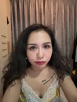 Snapshot of Susu-Asia chatting on 09.16.25 Susu-Asia online show from 09.16.25