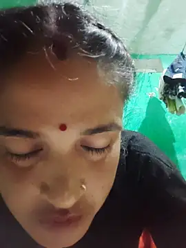 Nillohot online show from 10.17.25