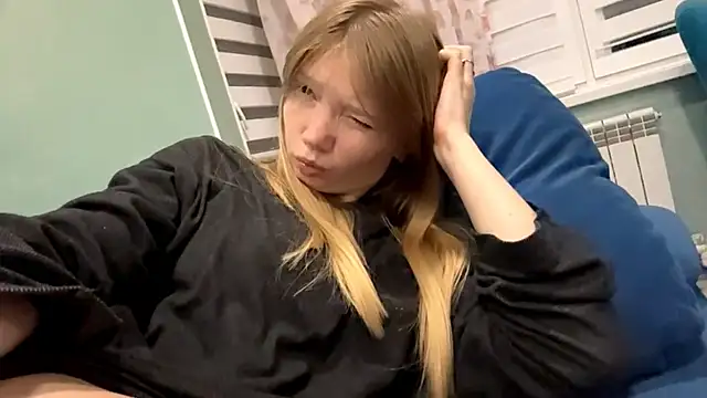 Snapshot of Sweet_horizon chatting on 10.15.25 Sweet horizon online show from 10.15.25
