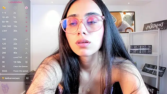 sofiapalacioss online show from 04.13.26